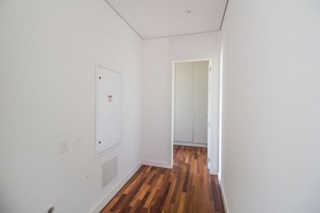 Casa à venda com 537m², 5 quartos e 4 vagas Casa à venda com 537m², 5 quartos e 4 vagasCorredor