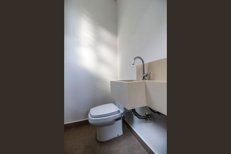 Casa à venda com 537m², 5 quartos e 4 vagas Casa à venda com 537m², 5 quartos e 4 vagasBanheiro