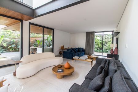 Casa à venda com 537m², 5 quartos e 4 vagas Casa à venda com 537m², 5 quartos e 4 vagasSala