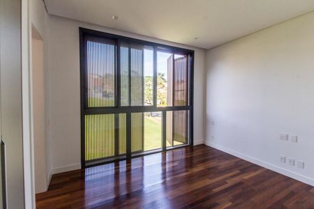 Casa à venda com 537m², 5 quartos e 4 vagas Casa à venda com 537m², 5 quartos e 4 vagasSuíte 3