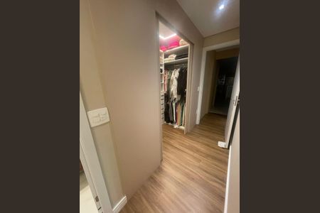 Apartamento à venda com 94m², 2 quartos e 2 vagas Apartamento à venda com 94m², 2 quartos e 2 vagasCloset da suíte