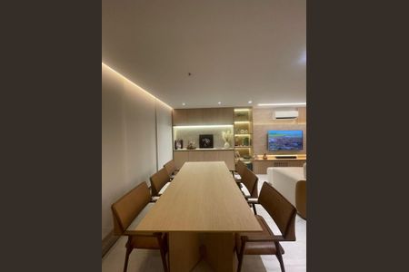 Apartamento à venda com 94m², 2 quartos e 2 vagas Apartamento à venda com 94m², 2 quartos e 2 vagasSala jantar