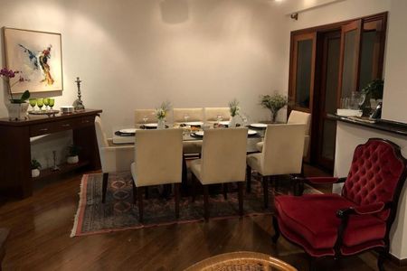 Casa à venda com 440m², 4 quartos e 4 vagas