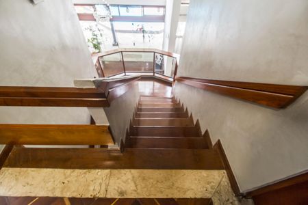 Casa à venda com 558m², 4 quartos e 6 vagasEscada