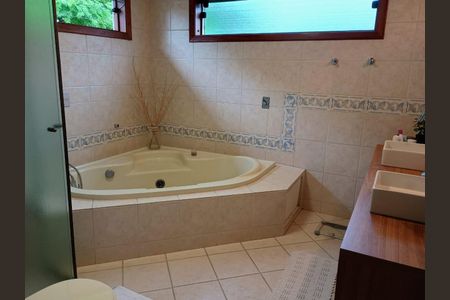 Casa à venda com 453m², 4 quartos e 6 vagas