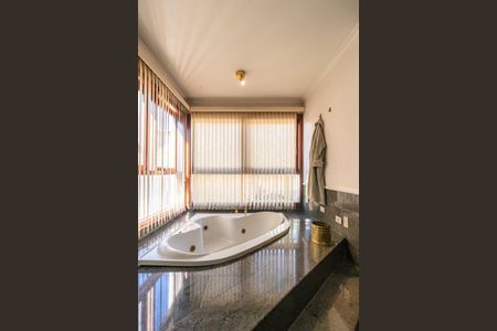 Casa à venda com 550m², 4 quartos e 3 vagasBanheiro da Suíte 4