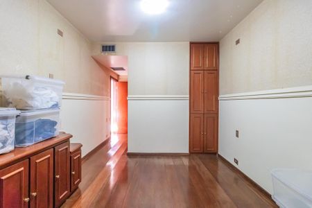 Casa à venda com 550m², 4 quartos e 3 vagasSuíte 1