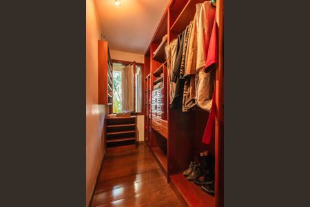 Casa à venda com 550m², 4 quartos e 3 vagasCloset da suíte 4