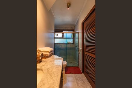 Casa à venda com 550m², 4 quartos e 3 vagasBanheiro da Suíte 2