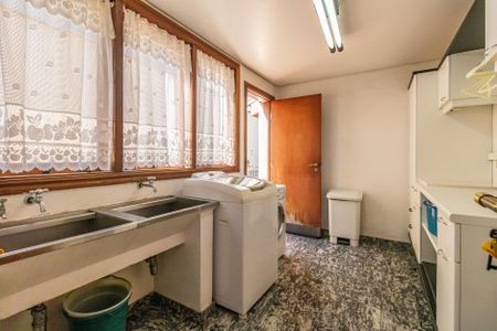 Casa à venda com 550m², 4 quartos e 3 vagasÁrea de Serviço