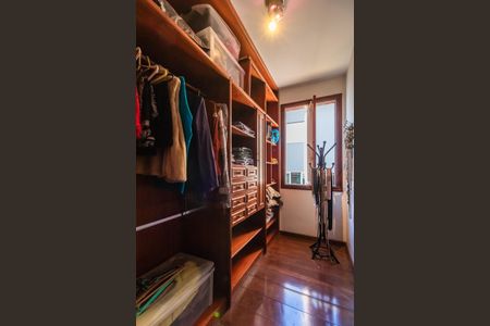 Casa à venda com 550m², 4 quartos e 3 vagasCloset da suíte 3