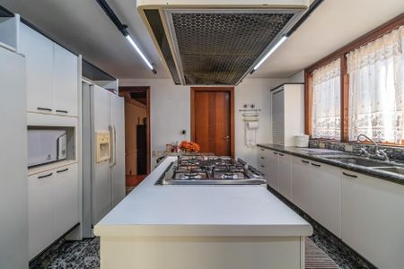 Casa à venda com 550m², 4 quartos e 3 vagasCozinha