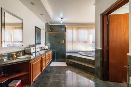 Casa à venda com 550m², 4 quartos e 3 vagasBanheiro da Suíte 4