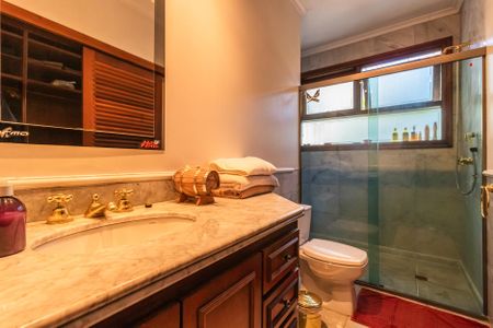 Casa à venda com 550m², 4 quartos e 3 vagasBanheiro da Suíte 2