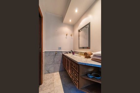 Casa à venda com 550m², 4 quartos e 3 vagasBanheiro da Suíte 2