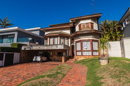 Casa à venda com 550m², 4 quartos e 3 vagasFachada