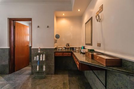 Casa à venda com 550m², 4 quartos e 3 vagasBanheiro da Suíte 4