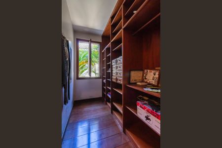 Casa à venda com 550m², 4 quartos e 3 vagasCloset da suíte 2