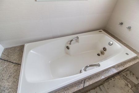 Casa à venda com 351m², 3 quartos e 2 vagasBanheiro da Suíte master