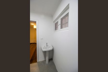 Casa à venda com 351m², 3 quartos e 2 vagasBanheiro de serviço