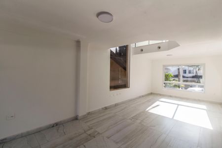 Casa à venda com 351m², 3 quartos e 2 vagasSala