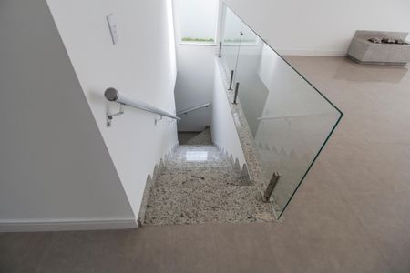 Casa à venda com 220m², 3 quartos e 4 vagas Casa à venda com 220m², 3 quartos e 4 vagasEscada