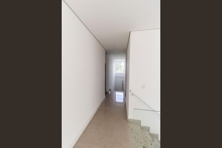 Casa à venda com 220m², 3 quartos e 4 vagas Casa à venda com 220m², 3 quartos e 4 vagasCorredor