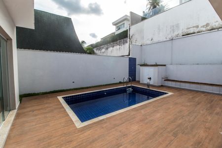 Casa à venda com 220m², 3 quartos e 4 vagas Casa à venda com 220m², 3 quartos e 4 vagasPiscina