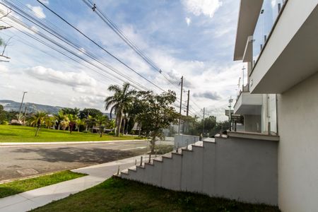 Casa à venda com 220m², 3 quartos e 4 vagas Casa à venda com 220m², 3 quartos e 4 vagasVista da Rua