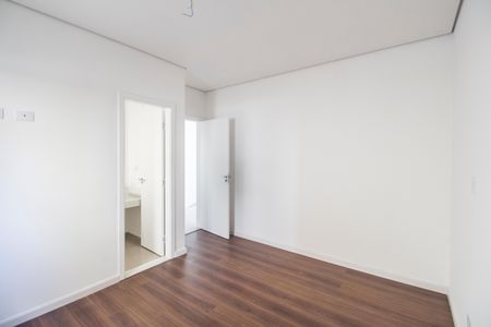 Casa à venda com 220m², 3 quartos e 4 vagas Casa à venda com 220m², 3 quartos e 4 vagasSuíte 2