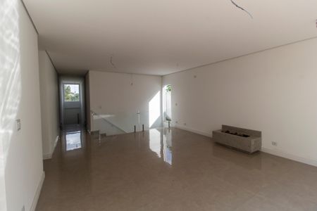 Casa à venda com 220m², 3 quartos e 4 vagas Casa à venda com 220m², 3 quartos e 4 vagasSala