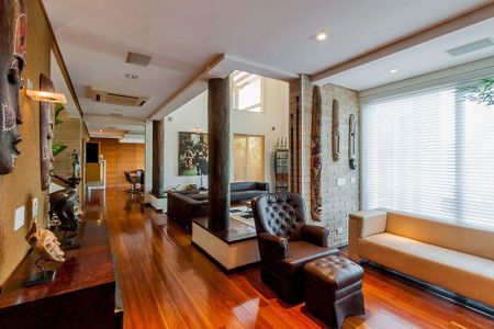 Casa à venda com 1600m², 7 quartos e 3 vagasÁrea gourmet