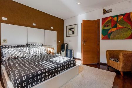 Casa à venda com 1600m², 7 quartos e 3 vagasSuíte