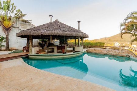 Casa à venda com 1600m², 7 quartos e 3 vagasPiscina