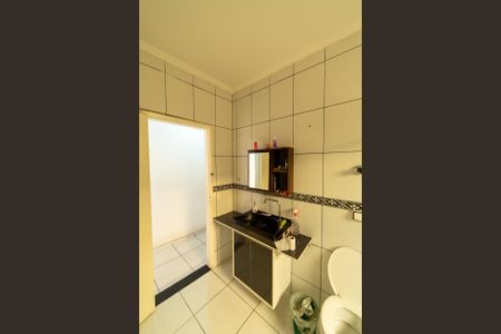 Casa à venda com 200m², 3 quartos e 2 vagas Casa à venda com 200m², 3 quartos e 2 vagasBanheiro