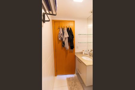 Apartamento à venda com 98m², 2 quartos e 1 vaga Apartamento à venda com 98m², 2 quartos e 1 vagaBanheiro/Quarto 1