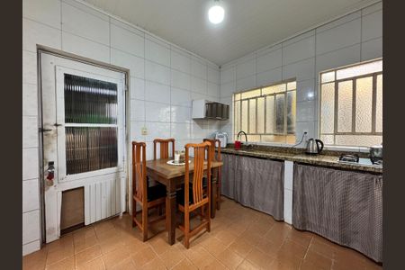 Casa à venda com 120m², 3 quartos e 2 vagas Casa à venda com 120m², 3 quartos e 2 vagasCozinha