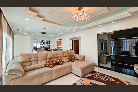 Casa à venda com 531m², 4 quartos e 6 vagas Casa à venda com 531m², 4 quartos e 6 vagasSala