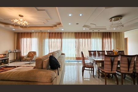 Casa à venda com 531m², 4 quartos e 6 vagas Casa à venda com 531m², 4 quartos e 6 vagasSala