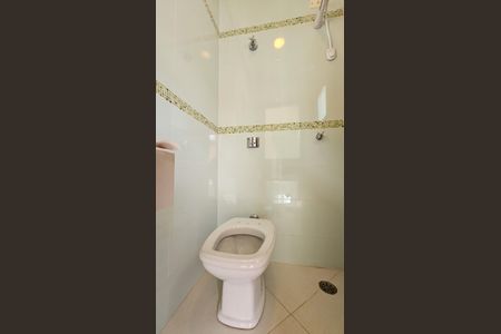 Casa à venda com 531m², 4 quartos e 6 vagas Casa à venda com 531m², 4 quartos e 6 vagasBanheiro Social