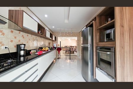 Casa à venda com 531m², 4 quartos e 6 vagas Casa à venda com 531m², 4 quartos e 6 vagasCozinha