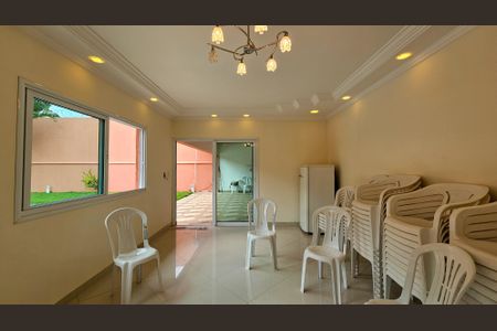 Casa à venda com 531m², 4 quartos e 6 vagas Casa à venda com 531m², 4 quartos e 6 vagasÁrea Comum - Salão