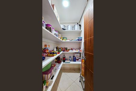 Casa à venda com 531m², 4 quartos e 6 vagas Casa à venda com 531m², 4 quartos e 6 vagasCozinha