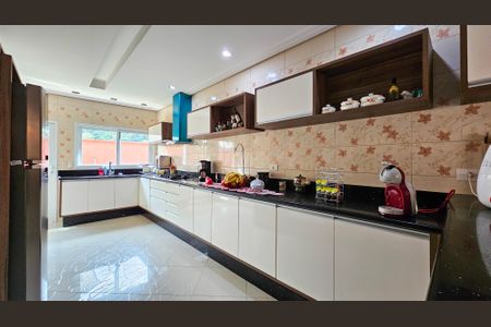 Casa à venda com 531m², 4 quartos e 6 vagas Casa à venda com 531m², 4 quartos e 6 vagasCozinha