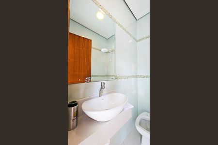 Casa à venda com 531m², 4 quartos e 6 vagas Casa à venda com 531m², 4 quartos e 6 vagasBanheiro Social