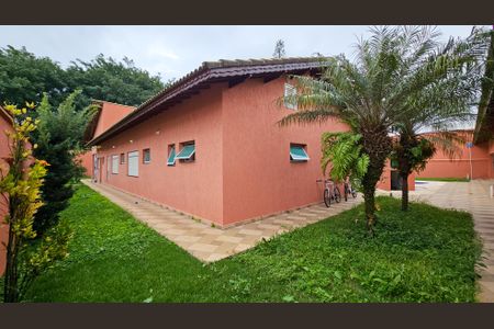 Casa à venda com 531m², 4 quartos e 6 vagas Casa à venda com 531m², 4 quartos e 6 vagasQuintal