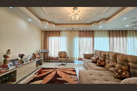 Casa à venda com 531m², 4 quartos e 6 vagas Casa à venda com 531m², 4 quartos e 6 vagasSala