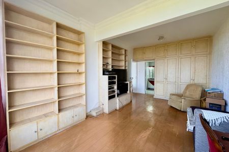 Apartamento à venda com 250m², 3 quartos e 2 vagas Apartamento à venda com 250m², 3 quartos e 2 vagasSuite 3