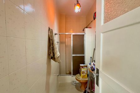 Apartamento à venda com 250m², 3 quartos e 2 vagas Apartamento à venda com 250m², 3 quartos e 2 vagasBanheiro de Serviço