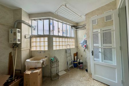 Apartamento à venda com 250m², 3 quartos e 2 vagas Apartamento à venda com 250m², 3 quartos e 2 vagasÁrea de Serviço